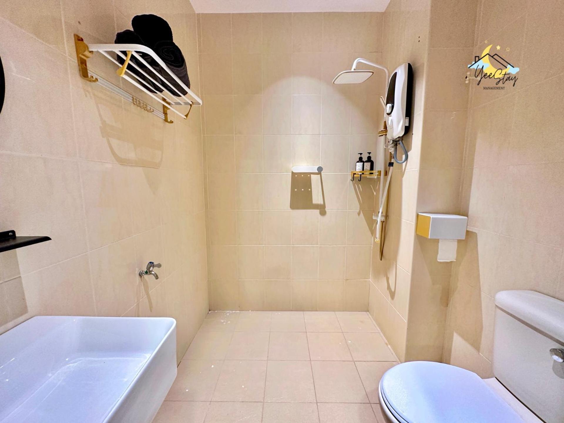 Kota Homestay-22pax With Karaoke,arcade Game,table Pool Walking 5min To Jonker Holiday home *